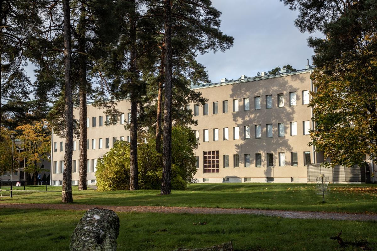 Maanpuolustuskorkeakoulun päärakennus