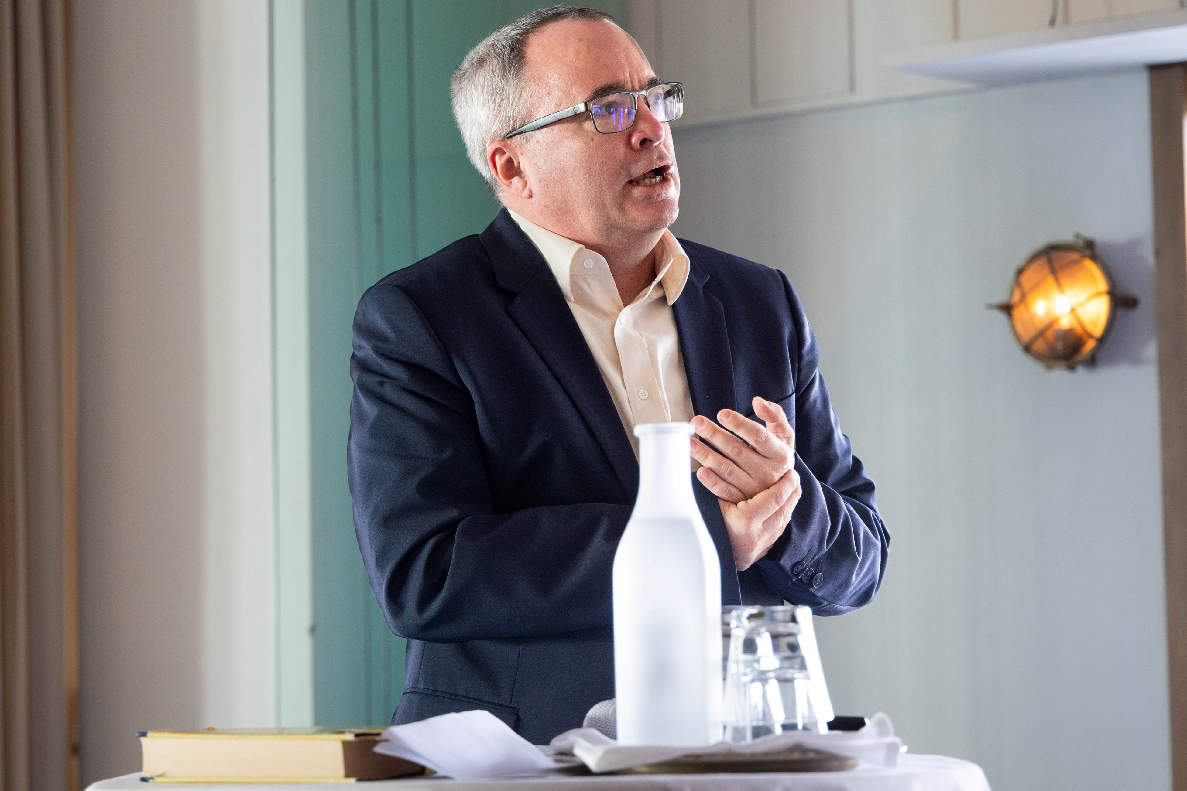 Sönke Marahrens Euroopan hybridiosaamiskeskuksesta.